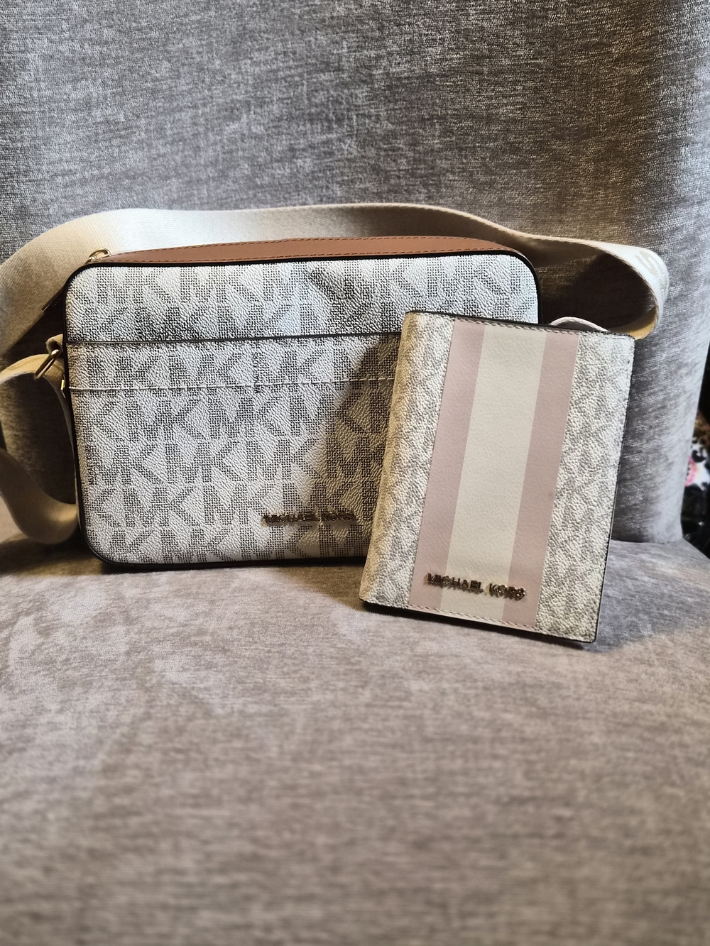Michael Kors White and Pink Signature Crossbody Bag and Card Holder Set